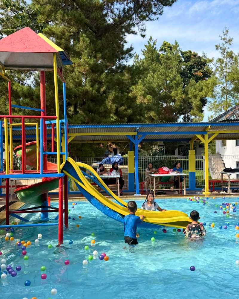 Kolam Renang Tirta Dara 2